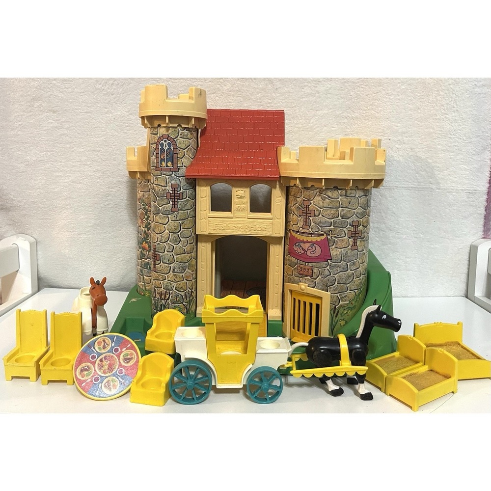 VINTAGE 1974 Fisher Price Little People Play Family Castle 993 Some Accessories